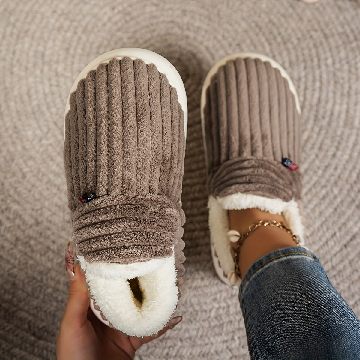 Plush-Lined Ribbed Pantoffels
