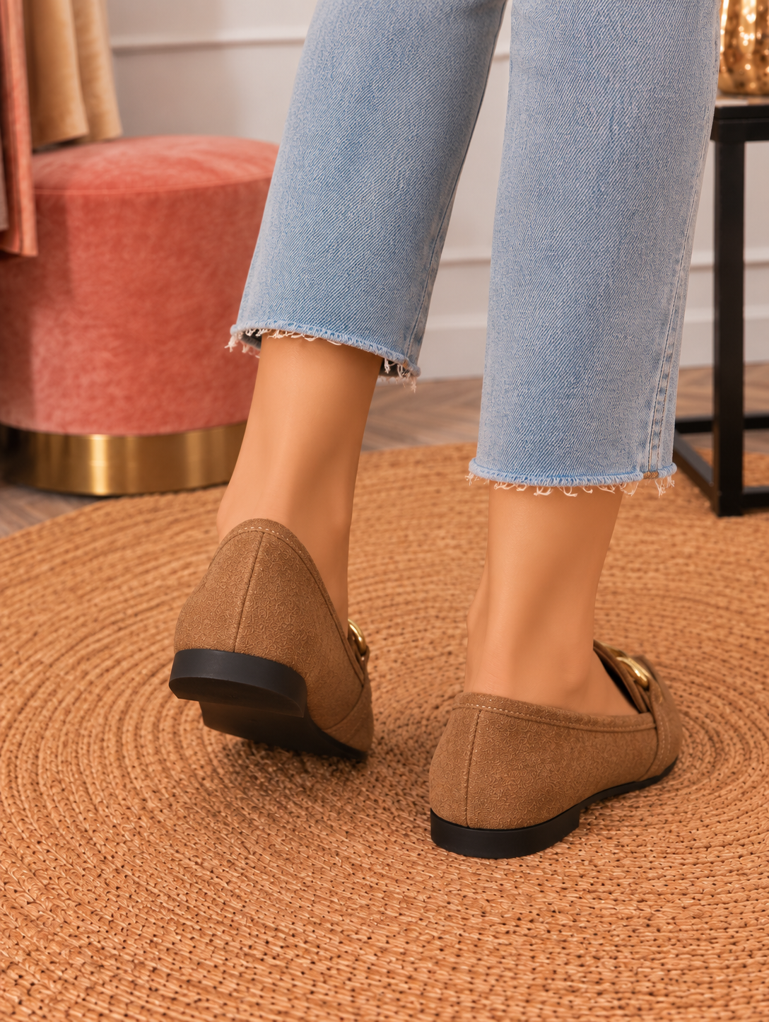 Gold Chain Pointed Loafers